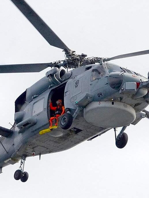 Babel Seguridad y Defensa Armada.  Un helicóptero militar volando