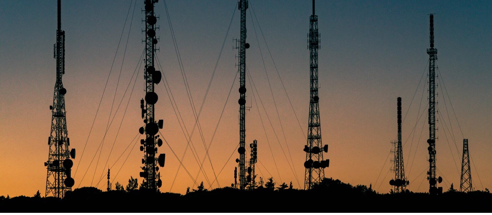 Babel Telecomunicaciones Otros. Panorámica de varias torretas de comunicaciones