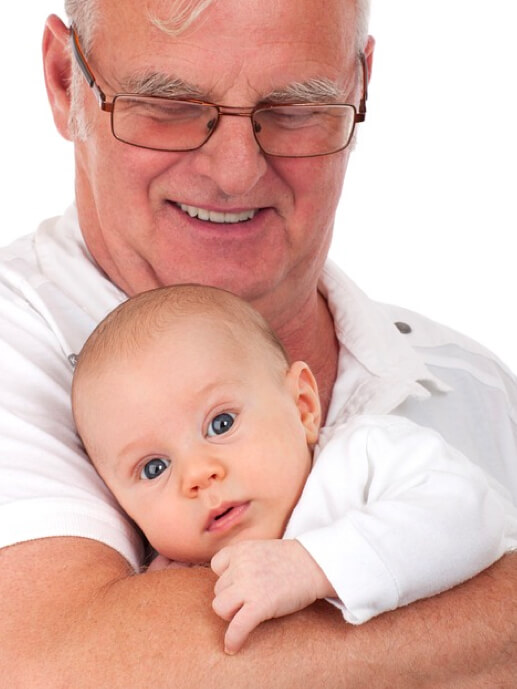 Babel Empleo y Seguridad Social. Retrato de un abuelo con su nieto
