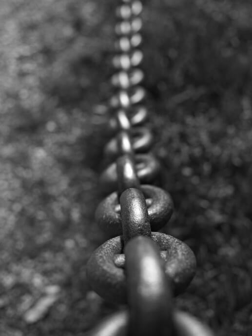 Babel Blockchain. Imagen de una cadena de hierro.