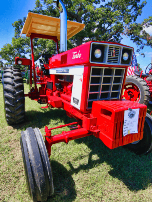 Un tractor rojo